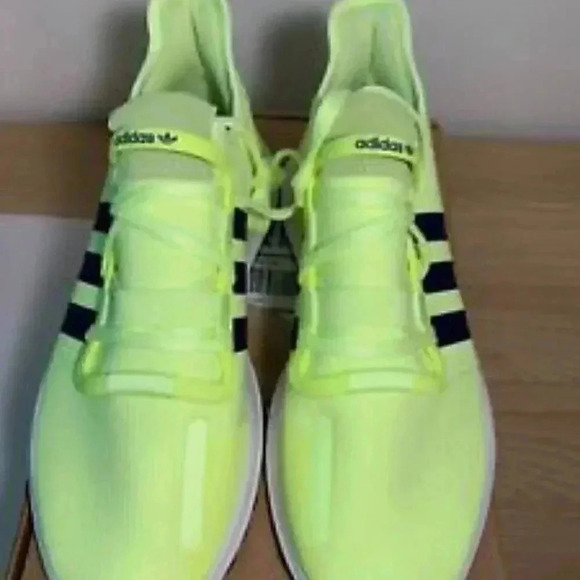 L NEW Men's Adidas Shoes- Yellow- US 9.5 - Picture 4 of 4